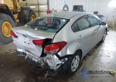 2018 Kia Forte Lx z USA, uszkodzony, nr VIN 3KPFK4A72JE183773